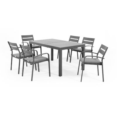 Mesa e cadeira de metal para 4-8 pessoas no pátio da AJUNION