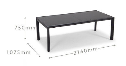 Mesa de jantar e cadeira para 12 convidados pela AJUNION no jardim