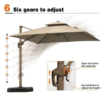 Um guarda-chuva de pátio de 360 graus com luz LED