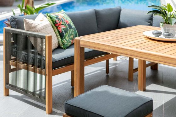Conjunto de refeições ao ar livre com sofá de canto de madeira maciça e banco de 3 lugares para refeições relaxantes