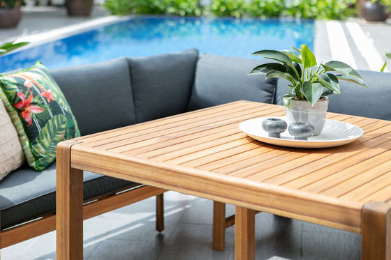 Conjunto de refeições ao ar livre com sofá de canto de madeira maciça e banco de 3 lugares para refeições relaxantes