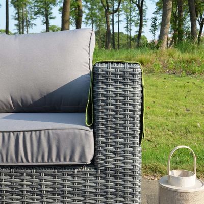 Conjunto de jardim moderno de rotão com sofá de refeição e mesa elevada