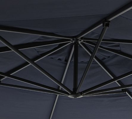 Um guarda-chuva à prova d'água AJUNION Um guarda-chuva de alumínio de grande porte com base