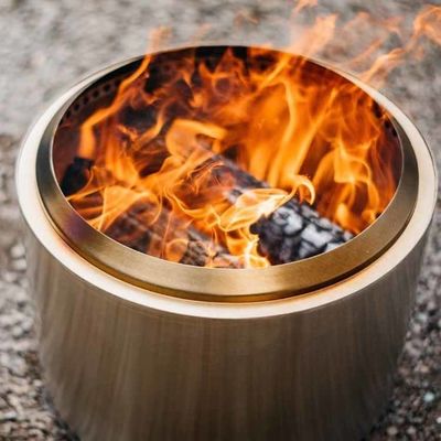 Forno de madeira de aço inoxidável para acampamento ao ar livre e caminhadas em estilo moderno
