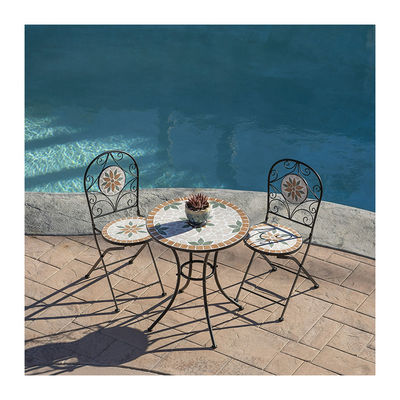 AJUNION 3 peças mosaico de ferro telha Patio Bistro Conjunto com mesa de cerâmica e cadeiras dobráveis
