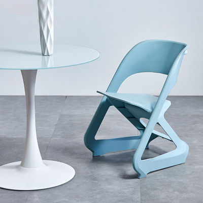 Cadeiras de café de plástico empilháveis modernas simples para balcão de lazer ao ar livre Nordic Morden