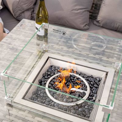 Adicione elegância ao seu jardim com o conjunto de sofás e mesa de fogueira AJUNION.