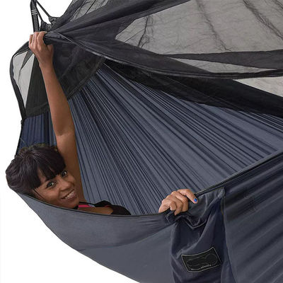 Sala de estar leve cama de campismo com mosquiteiro e design dobrável portátil