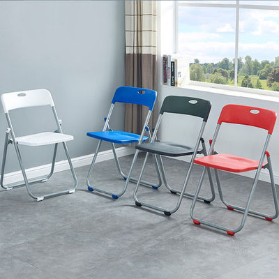 Edifício de escritórios Cadeira de jantar de plástico dobrável empilhável 40*40*78cm para eventos de banquete