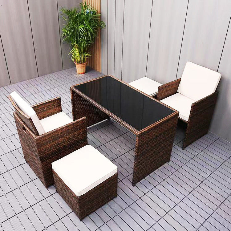 Conjunto de jardim de poupança de espaço de plástico moderno, mesa e cadeira de canto de rotão para pátio do pátio