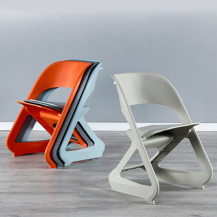 Cadeiras de café de plástico empilháveis modernas simples para balcão de lazer ao ar livre Nordic Morden